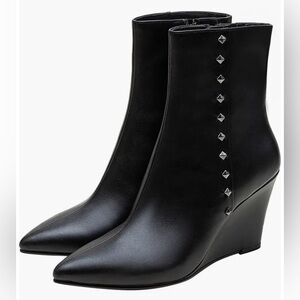 NWT Lisa Vicky Sassy Pointed Toe Studded Wedge Bootie in Black Leather